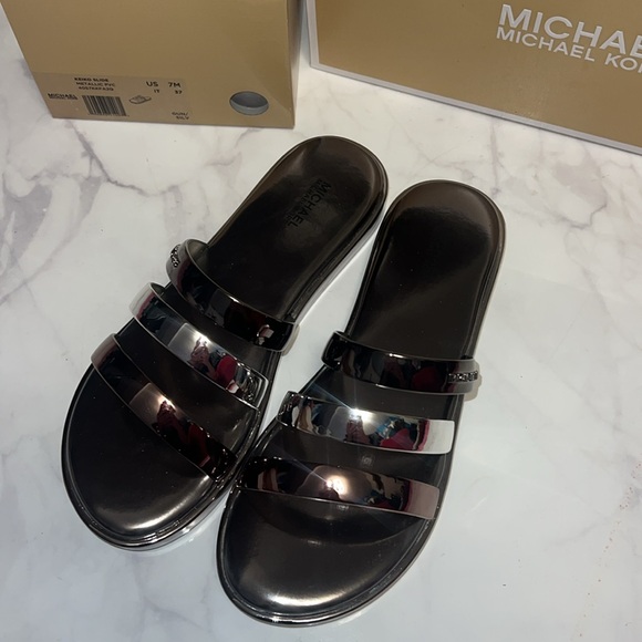 New Michael Kors Metallic Sandals size 7 - Picture 1 of 5